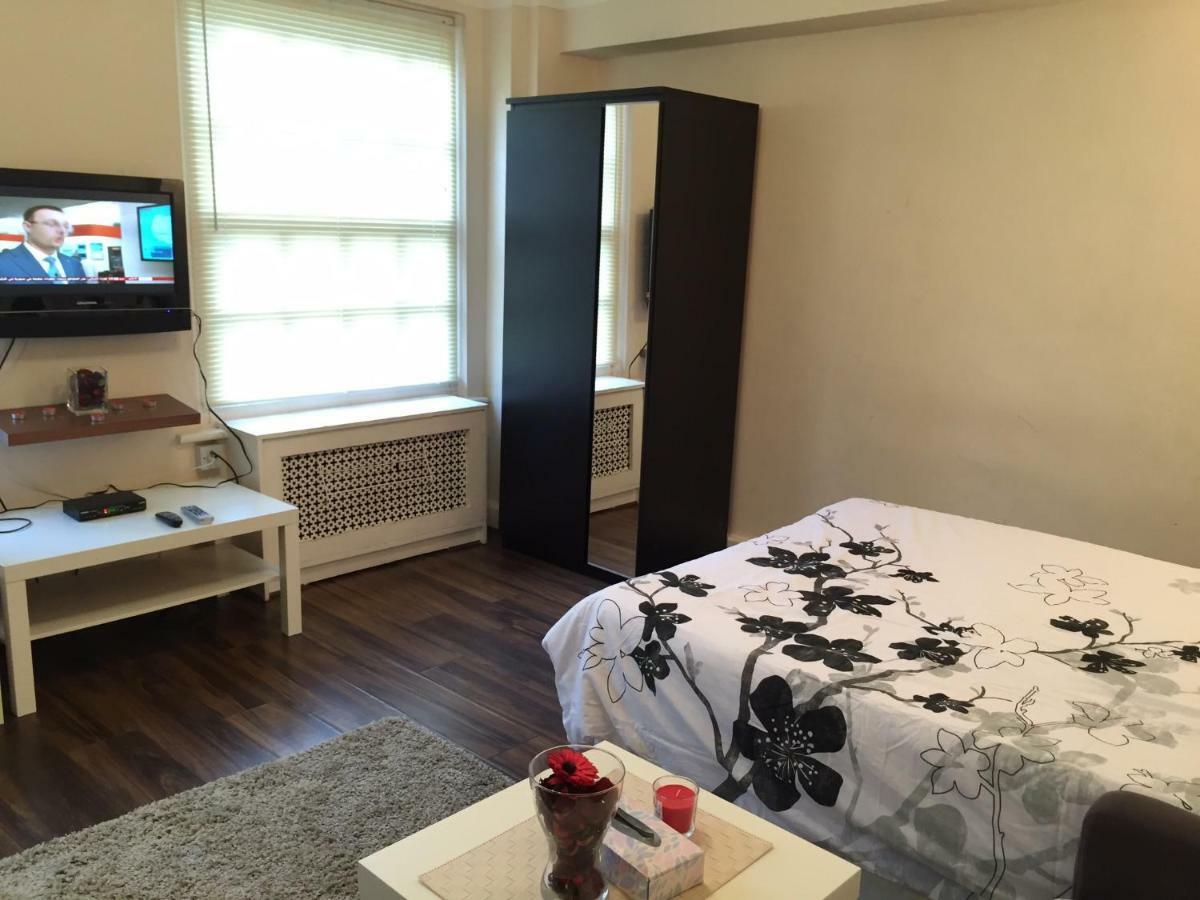 Apartment Lovely Studio In London
