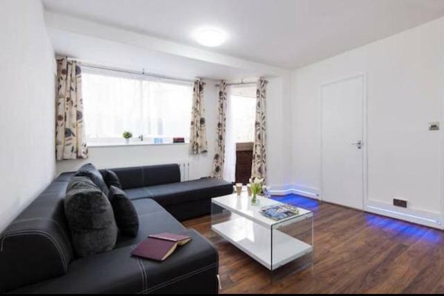 Earls Court Nest Londen