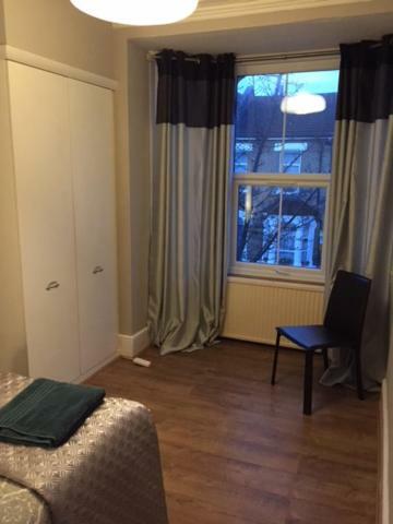 Perfect 2 Bedroom Flat Shepherds Bush W12 Appartement *