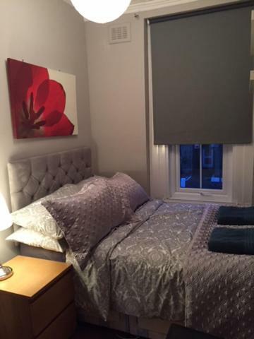 Perfect 2 Bedroom Flat Shepherds Bush W12 Appartement *