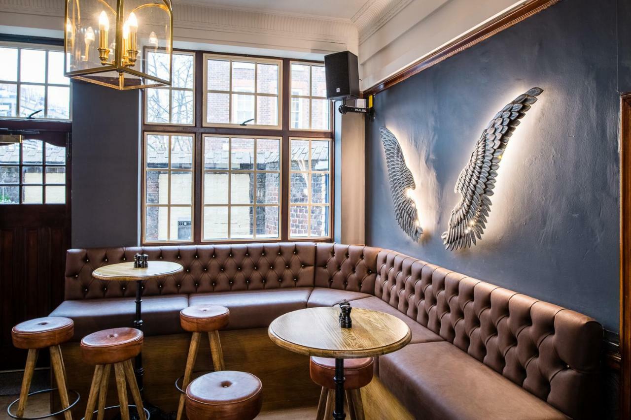 Three Falcons Londen