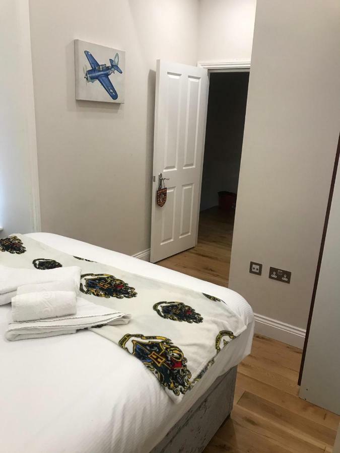 Flat 2, Cromwell Road 3 Bedroom * Londres