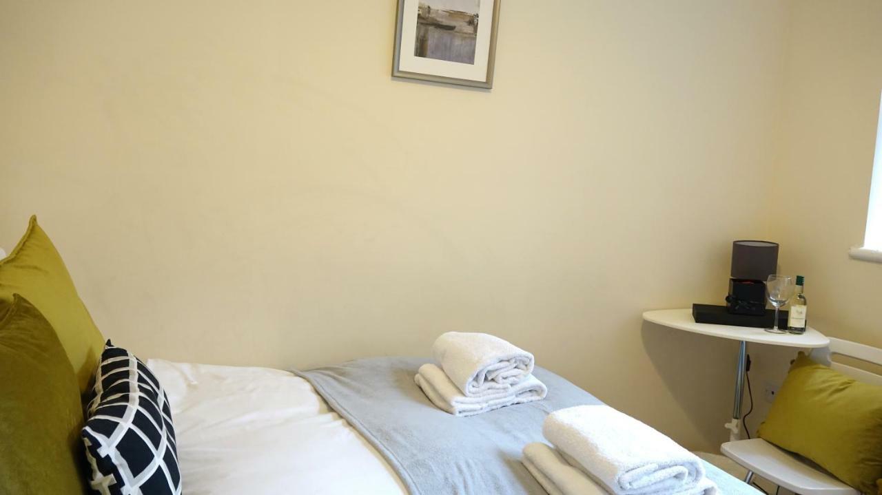 Heathrow Ensuite *
