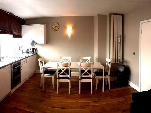 Centre Point House 3 Bedroom * Londres