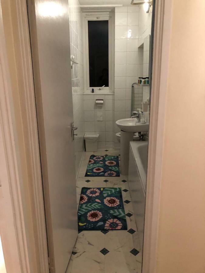 Apartamento Splendid 2 Bedroom In Shepherd's Bush Londres