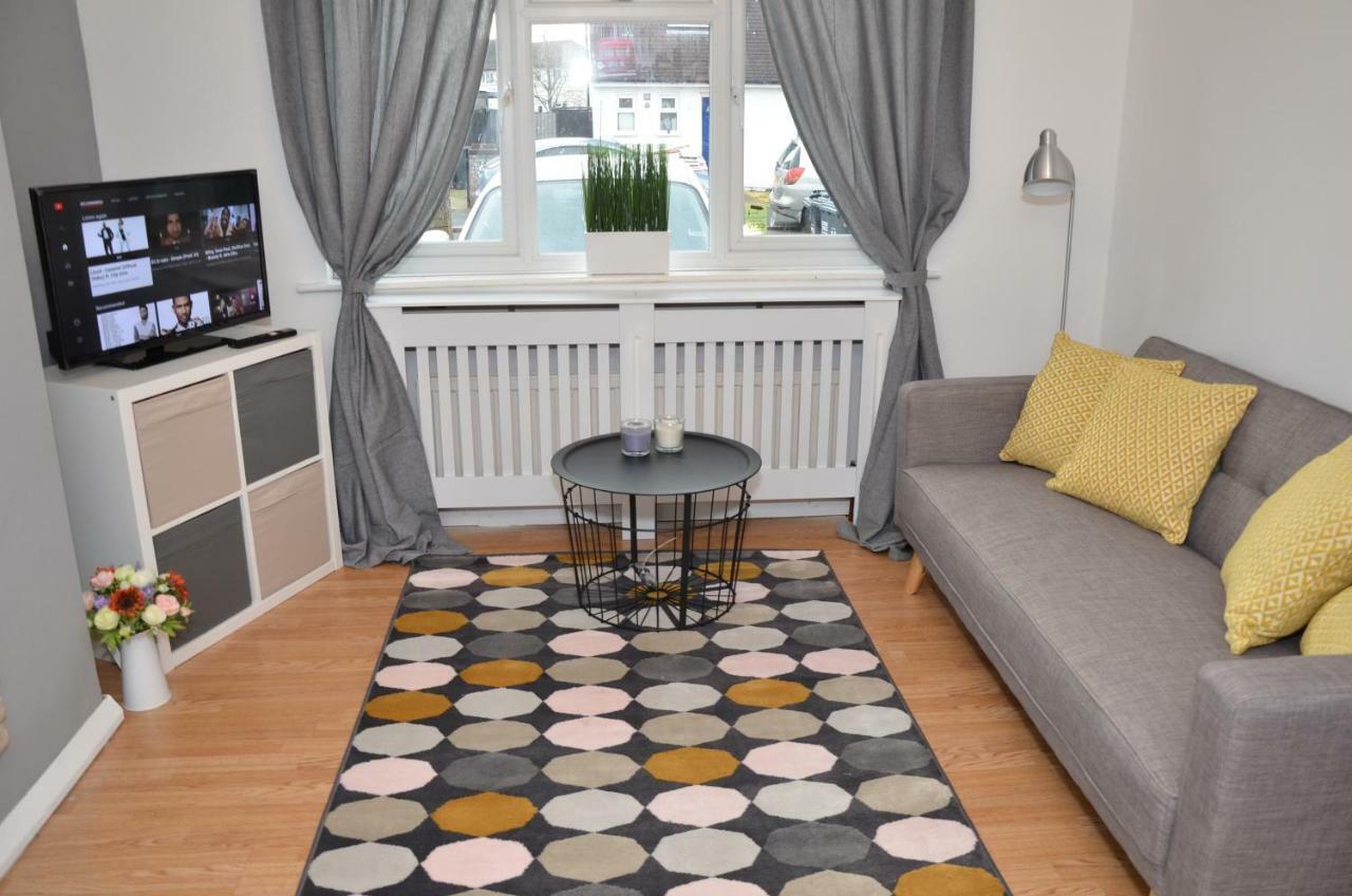 Croydon With Parking Apartment