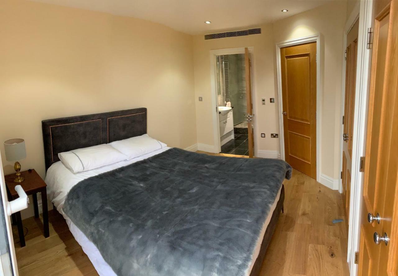 Thames View Apartment, Imperial Wharf * Londres