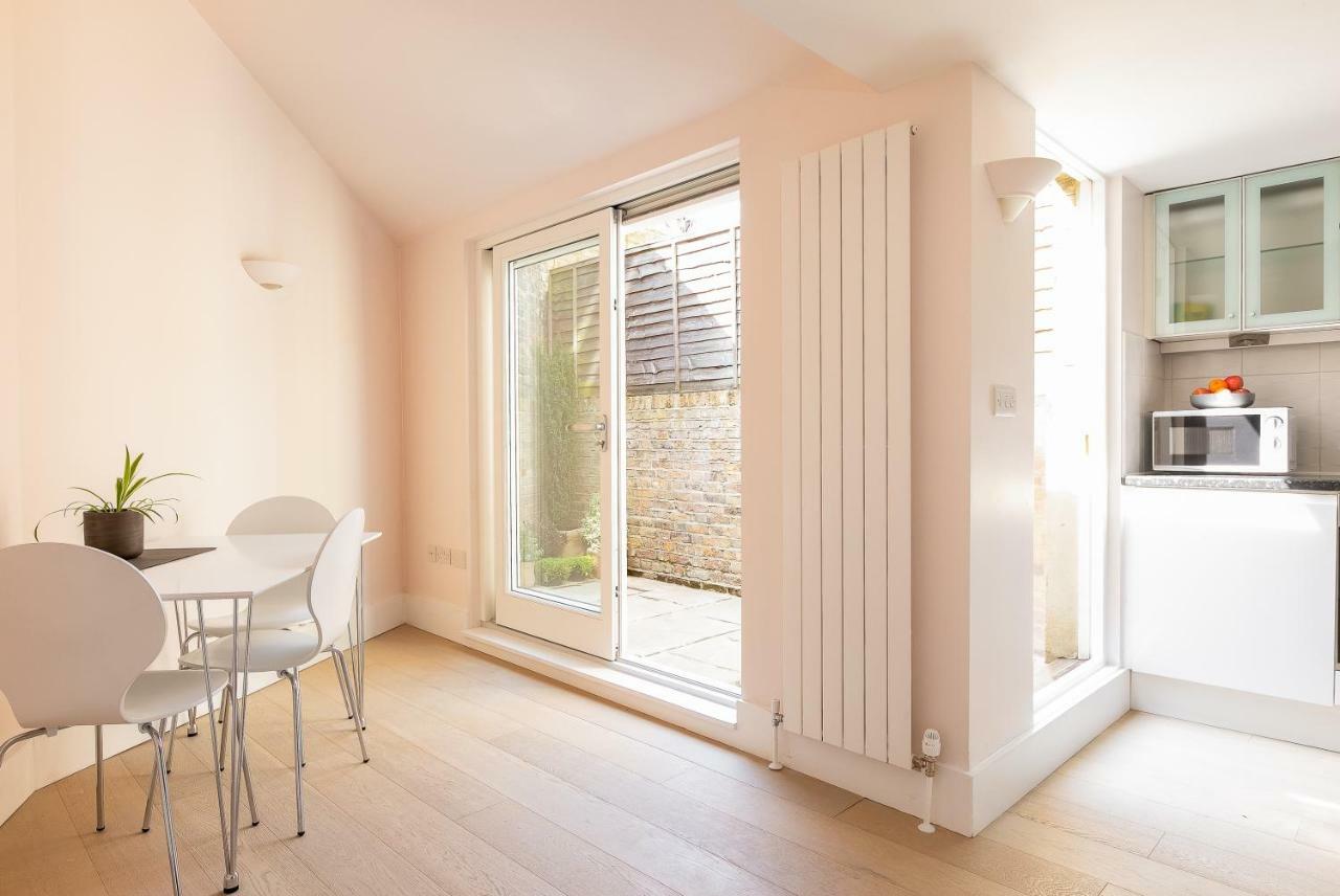 Apartamento With Private Patio, And Park Across The Road (adults Only) *