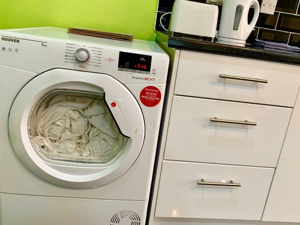 2 Bedroom Apartment, Kitchen, Reception And Private Garden * Londres