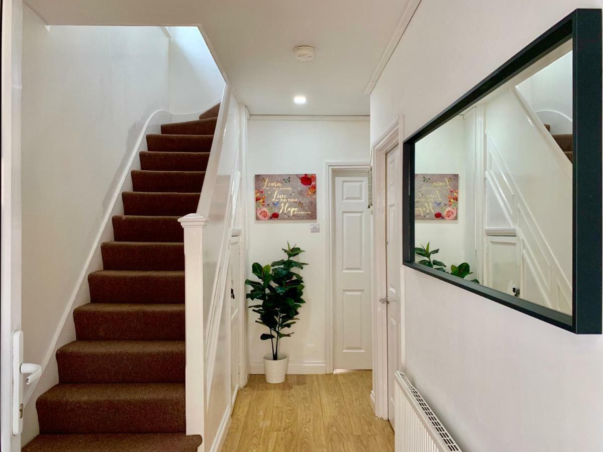 2 Bedroom Apartment, Kitchen, Reception And Private Garden Londres