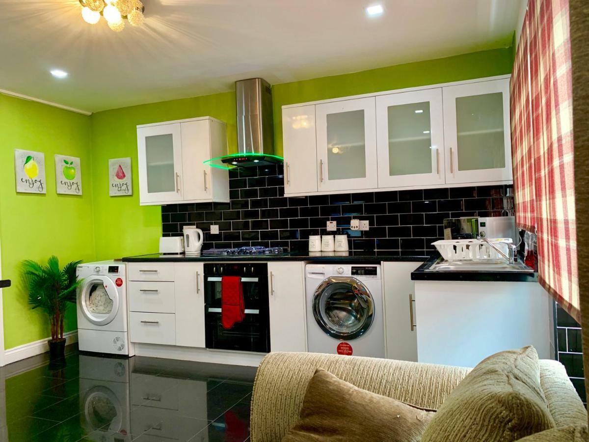 Appartement 2 Bedroom Apartment, Kitchen, Reception And Private Garden