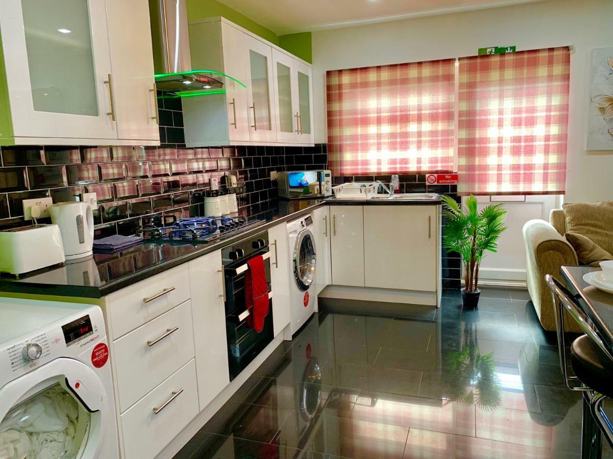 2 Bedroom Apartment, Kitchen, Reception And Private Garden Appartement