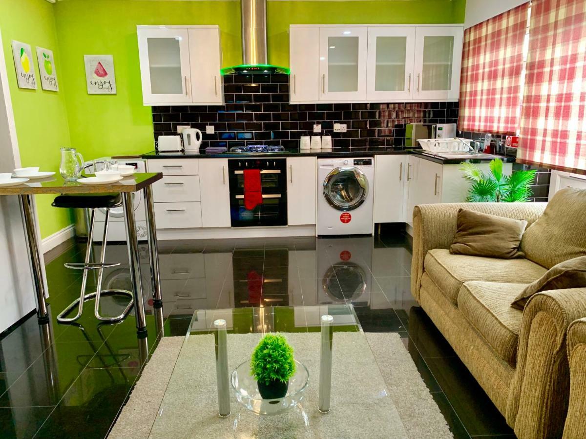 2 Bedroom Apartment, Kitchen, Reception And Private Garden