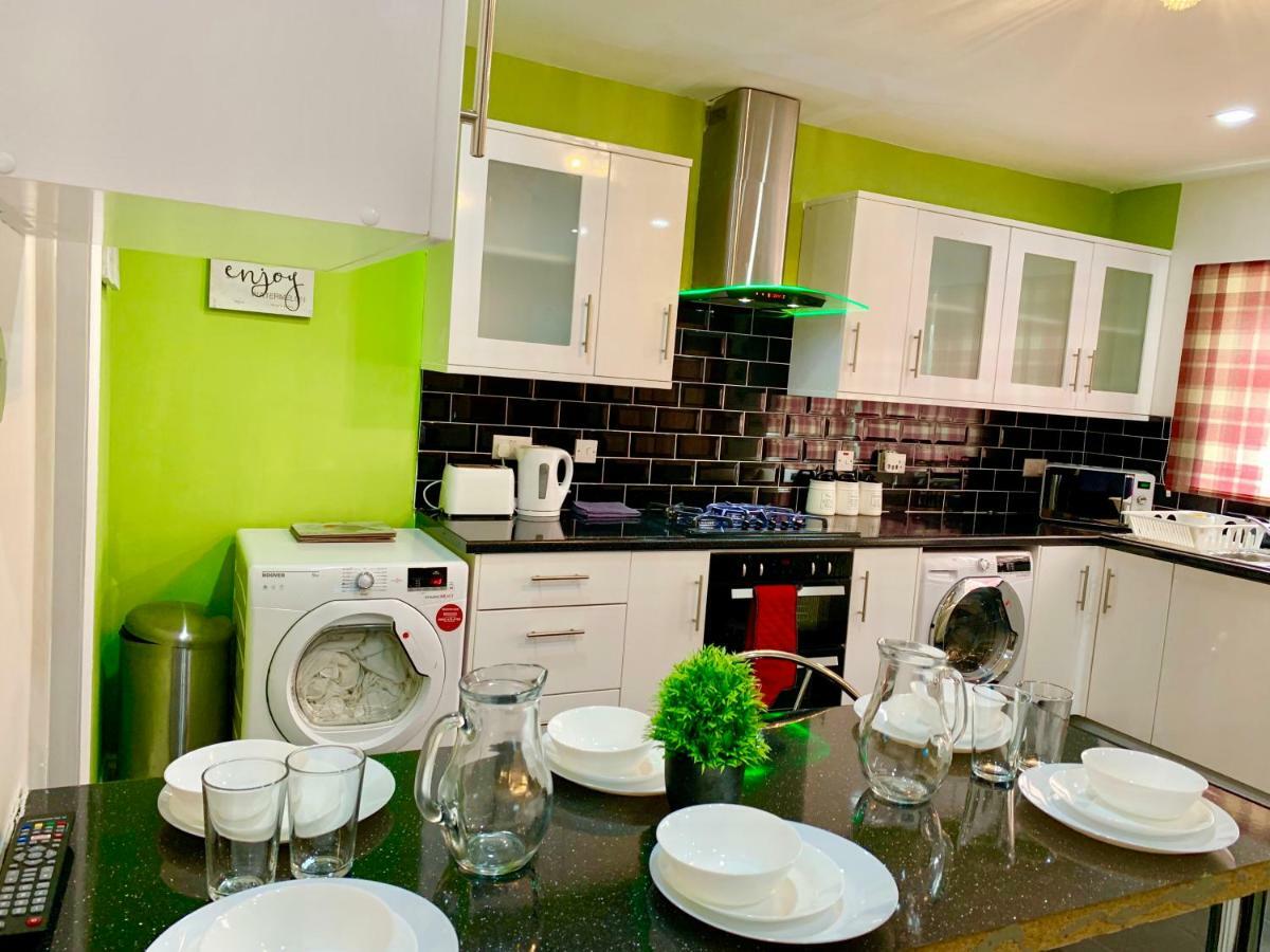 2 Bedroom Apartment, Kitchen, Reception And Private Garden *