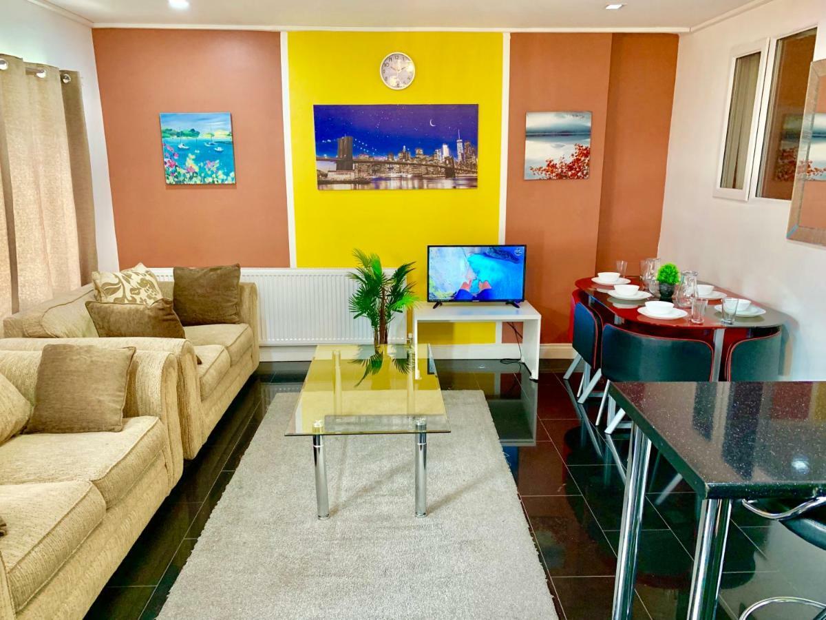 2 Bedroom Apartment, Kitchen, Reception And Private Garden Appartement *