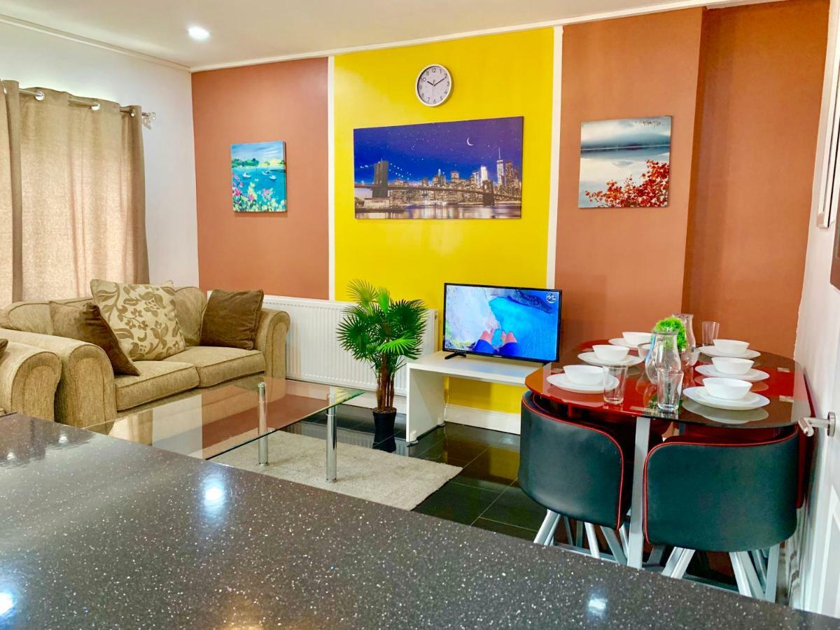 2 Bedroom Apartment, Kitchen, Reception And Private Garden *