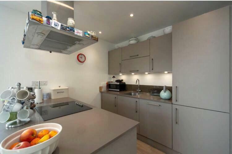 With Private Bathroom In A Modern Two Bedroom Two Bathroom Flat * Londres