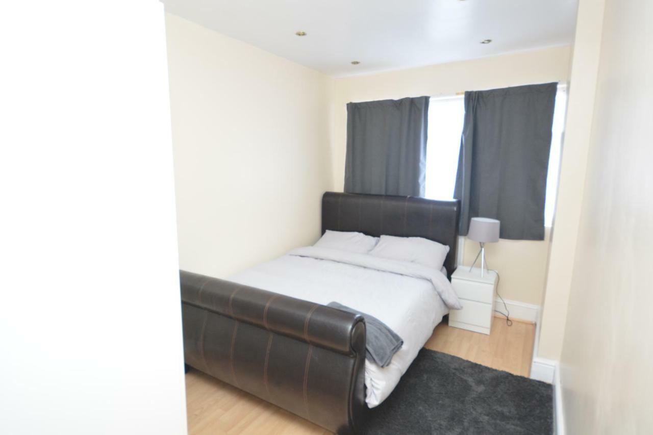 Сasa de vacaciones Four Bedroom Townhouse 12 Minutes Walk To Excel Exhibition Centre Londres