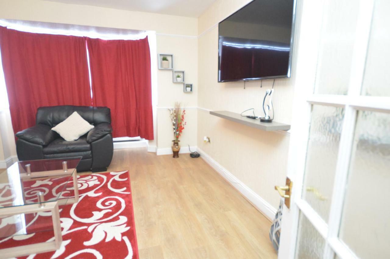 Four Bedroom Townhouse 12 Minutes Walk To Excel Exhibition Centre Сasa de vacaciones