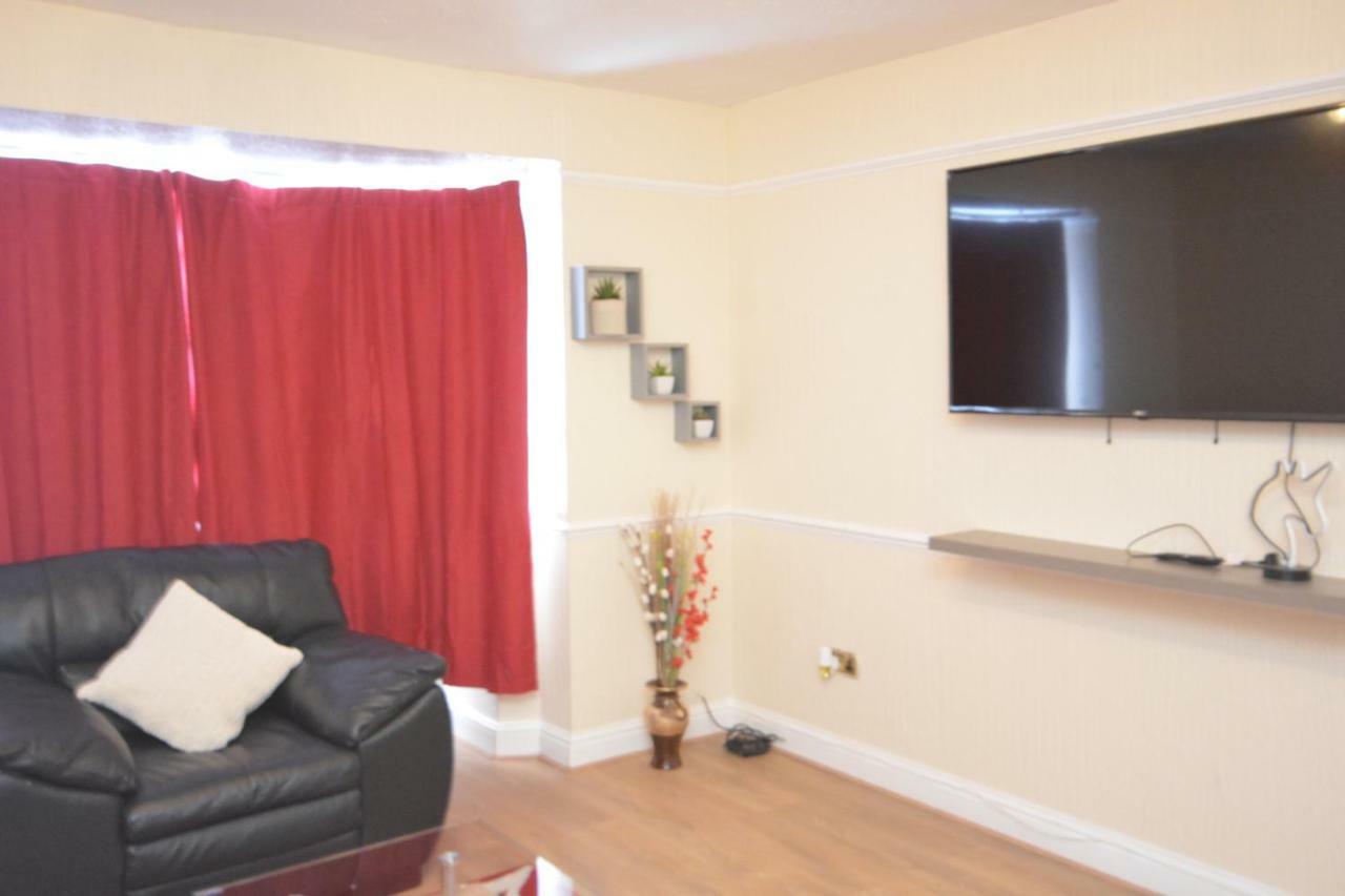 Four Bedroom Townhouse 12 Minutes Walk To Excel Exhibition Centre Сasa de vacaciones