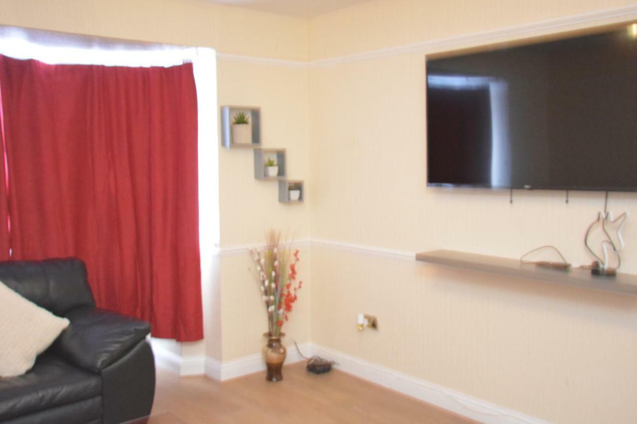 Сasa de vacaciones Four Bedroom Townhouse 12 Minutes Walk To Excel Exhibition Centre *