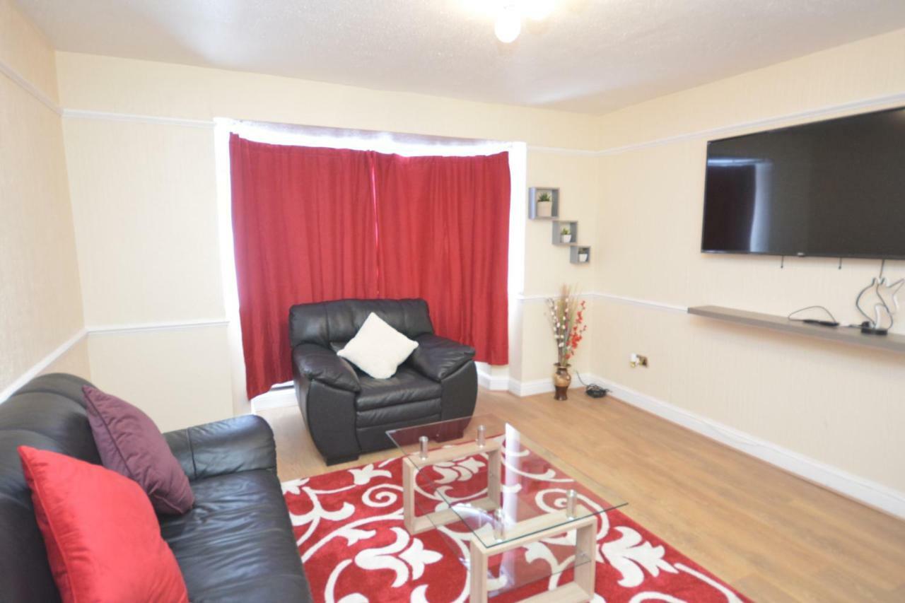 Four Bedroom Townhouse 12 Minutes Walk To Excel Exhibition Centre Сasa de vacaciones
