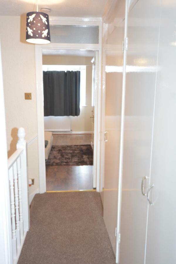 Сasa de vacaciones Four Bedroom Townhouse 12 Minutes Walk To Excel Exhibition Centre
