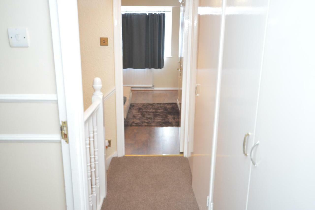 Four Bedroom Townhouse 12 Minutes Walk To Excel Exhibition Centre Сasa de vacaciones Londres
