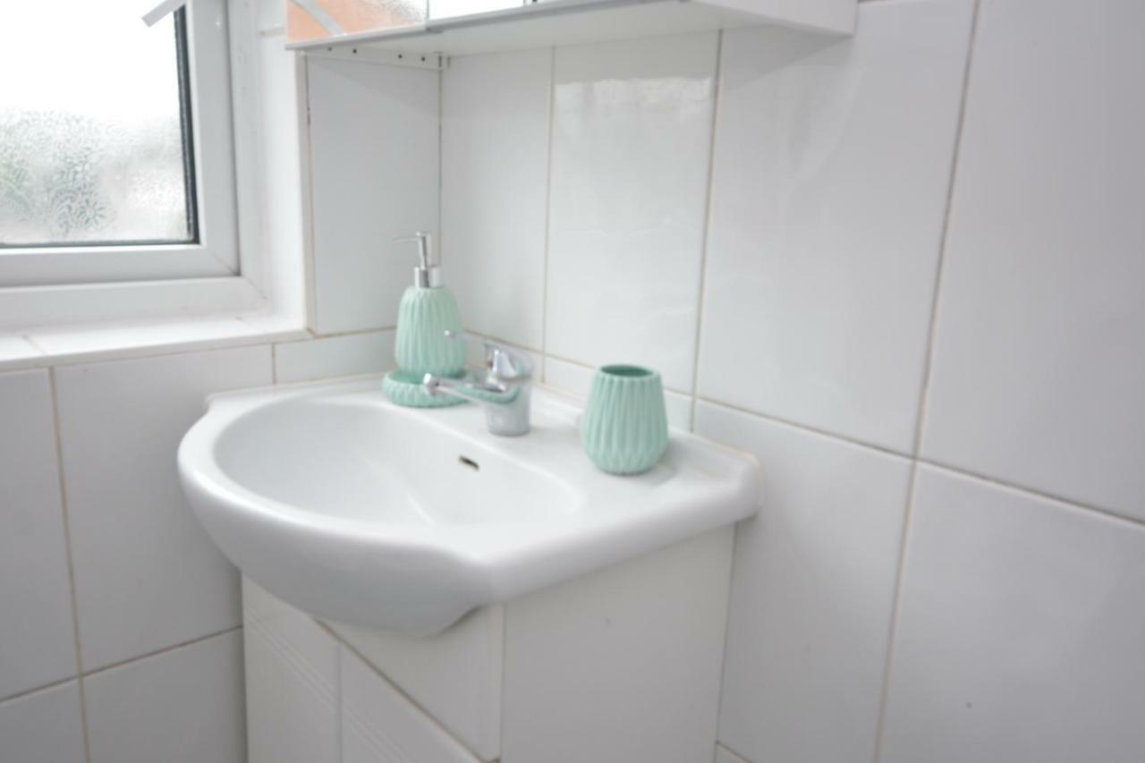 Four Bedroom Townhouse 12 Minutes Walk To Excel Exhibition Centre Сasa de vacaciones *