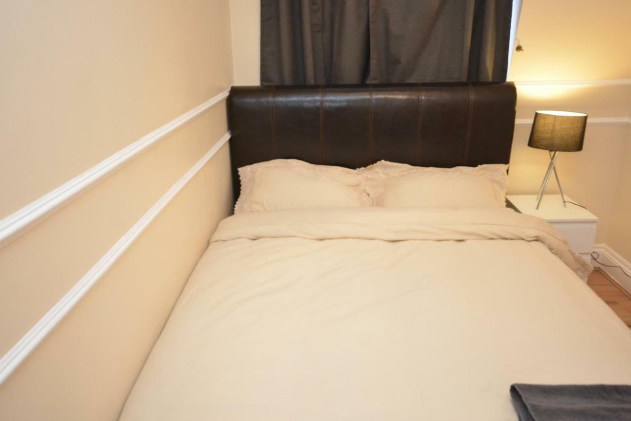 Four Bedroom Townhouse 12 Minutes Walk To Excel Exhibition Centre Сasa de vacaciones