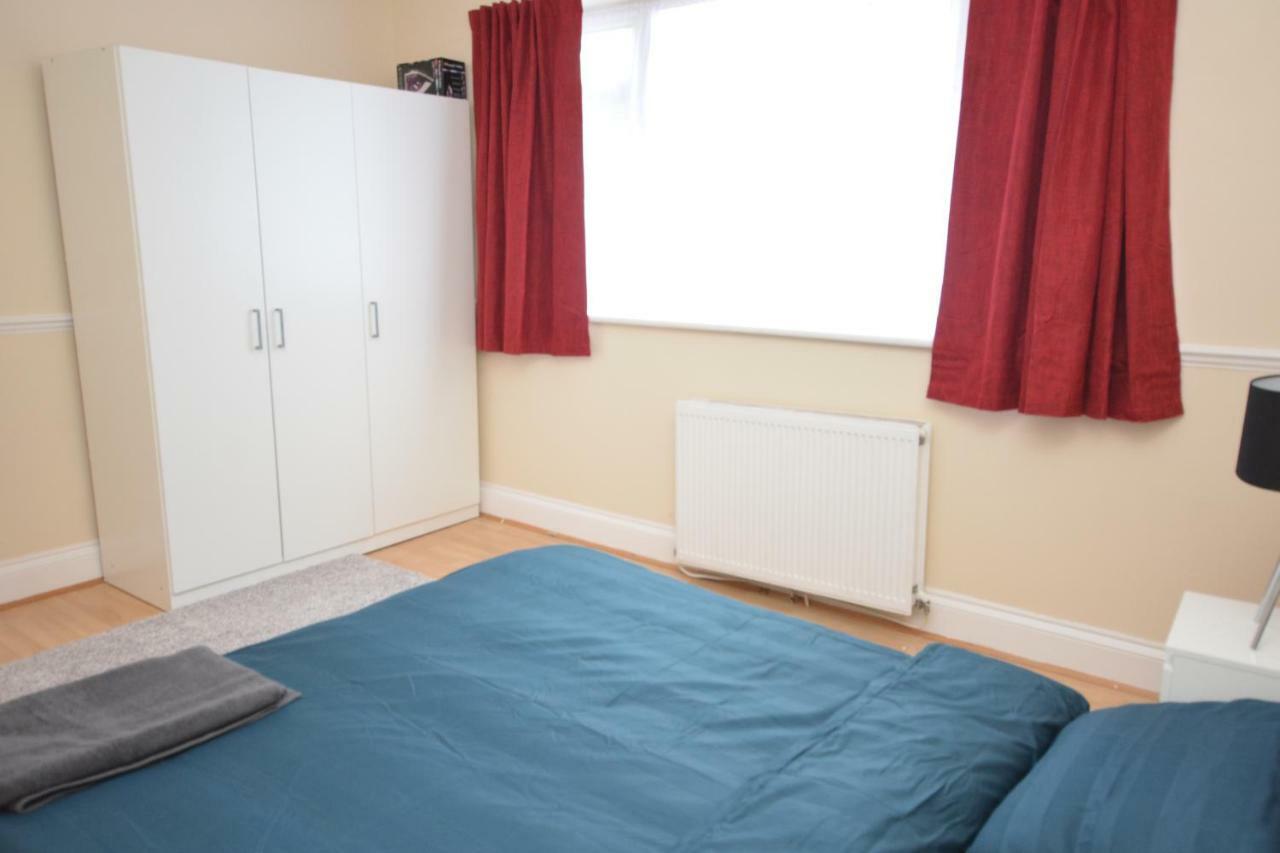 Сasa de vacaciones Four Bedroom Townhouse 12 Minutes Walk To Excel Exhibition Centre *