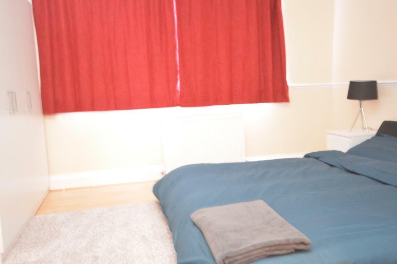 Сasa de vacaciones Four Bedroom Townhouse 12 Minutes Walk To Excel Exhibition Centre Londres