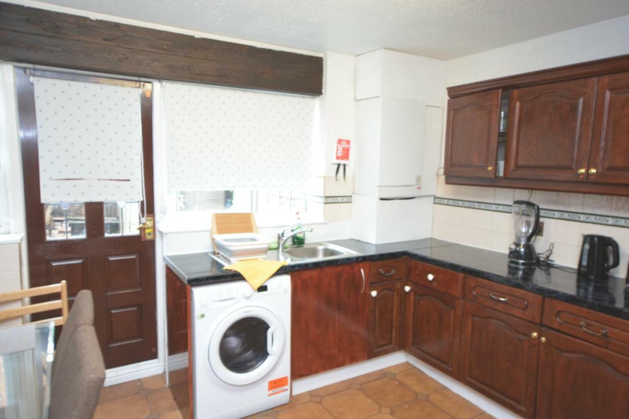 Four Bedroom Townhouse 12 Minutes Walk To Excel Exhibition Centre * Londres