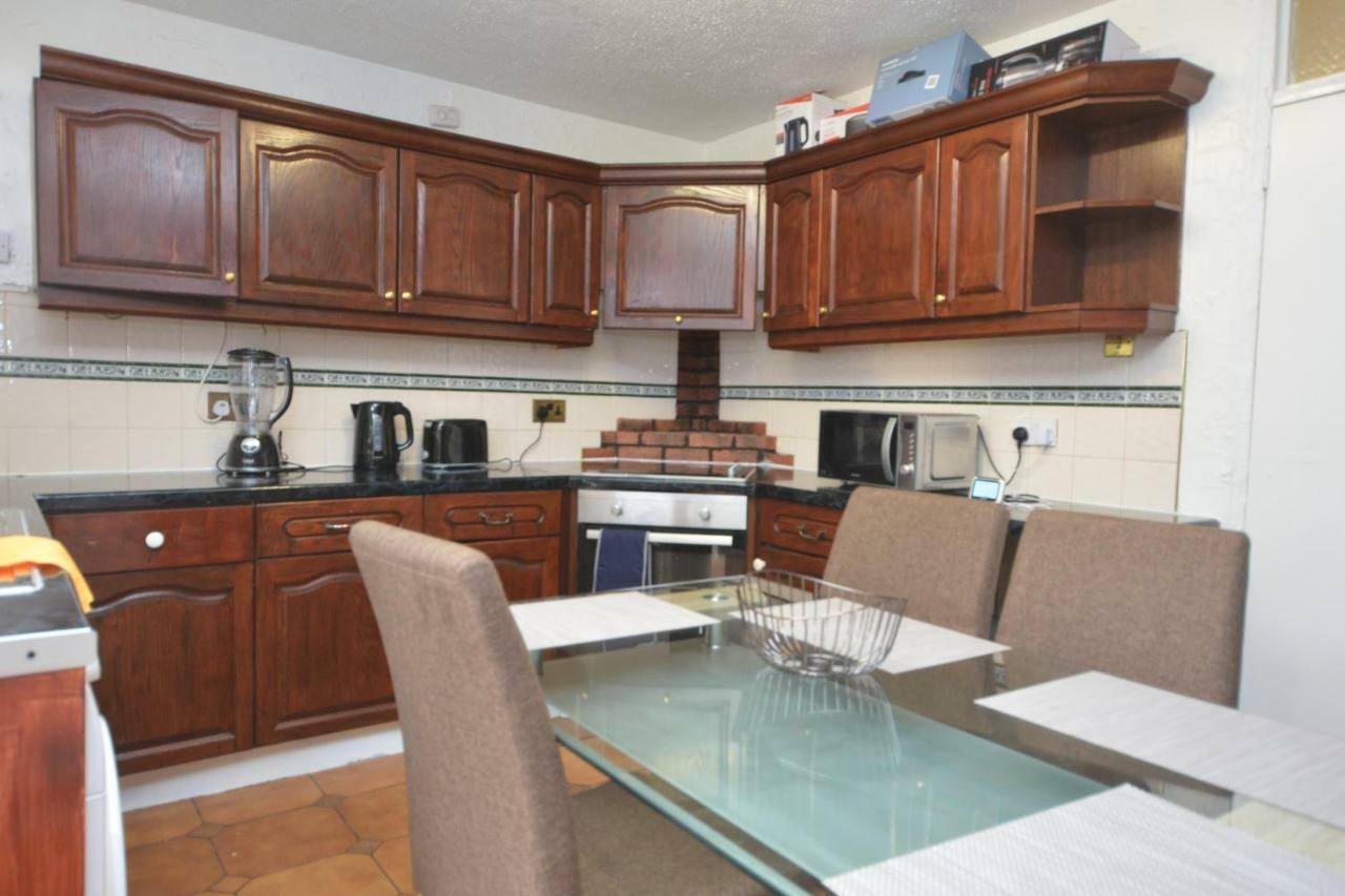 Сasa de vacaciones Four Bedroom Townhouse 12 Minutes Walk To Excel Exhibition Centre *