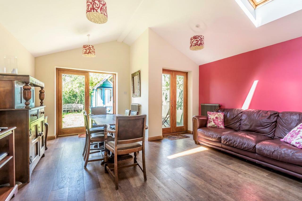 Lovely Three Bedroomed House, Parking 2 Cars