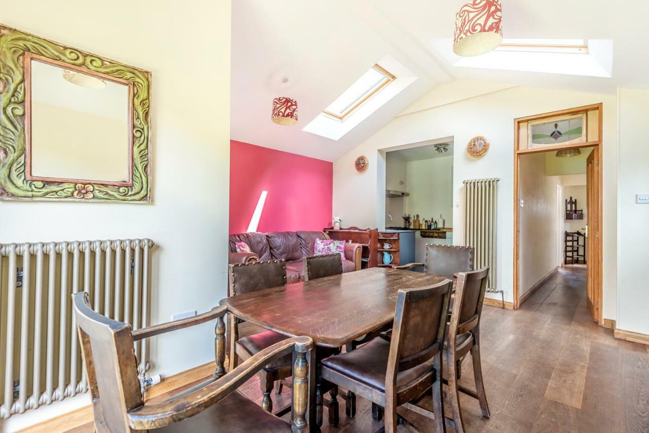 Hébergement de vacances Lovely Three Bedroomed House, Parking 2 Cars