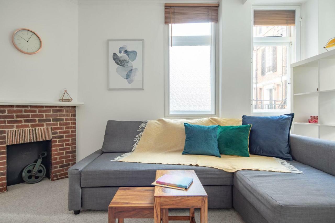 Studio In Georgian Next To Buckingham Palace *