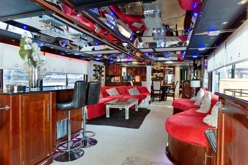 Absolute Pleasure Yacht Hotel Londen