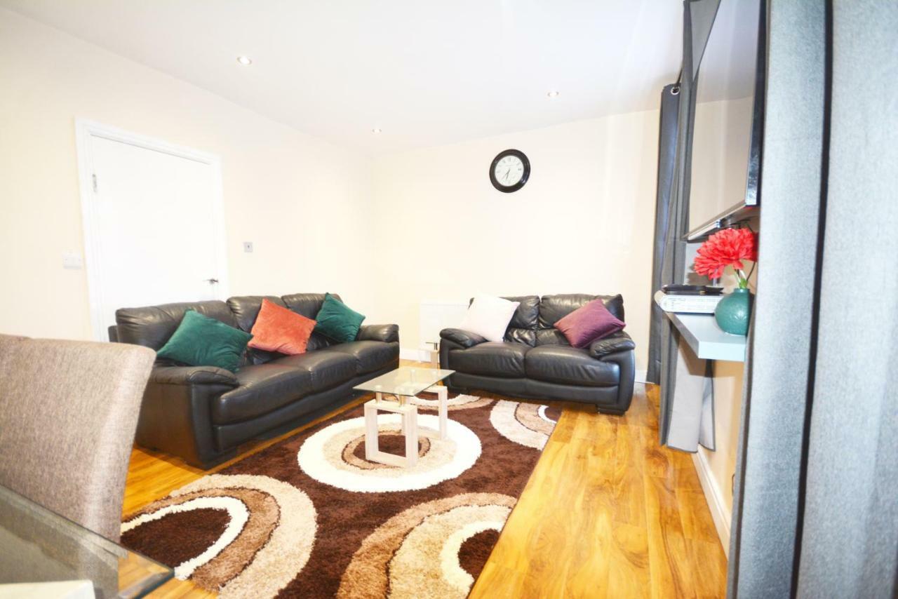 Modern 4 Bedroom Apartamento