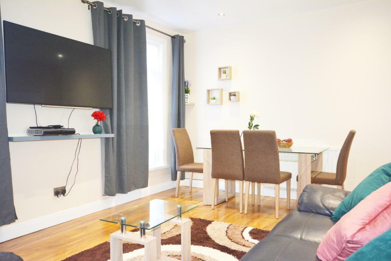 Apartment Modern 4 Bedroom *