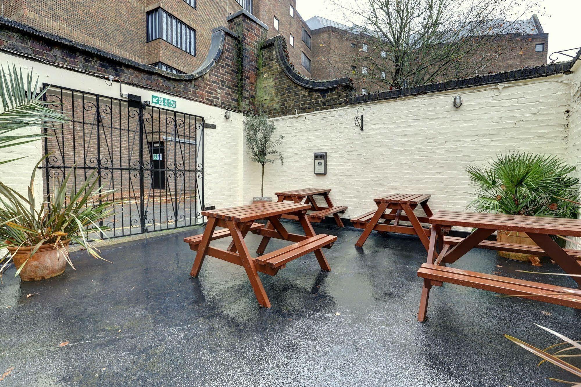 Publove @ The Steam Engine,waterloo Hostal *