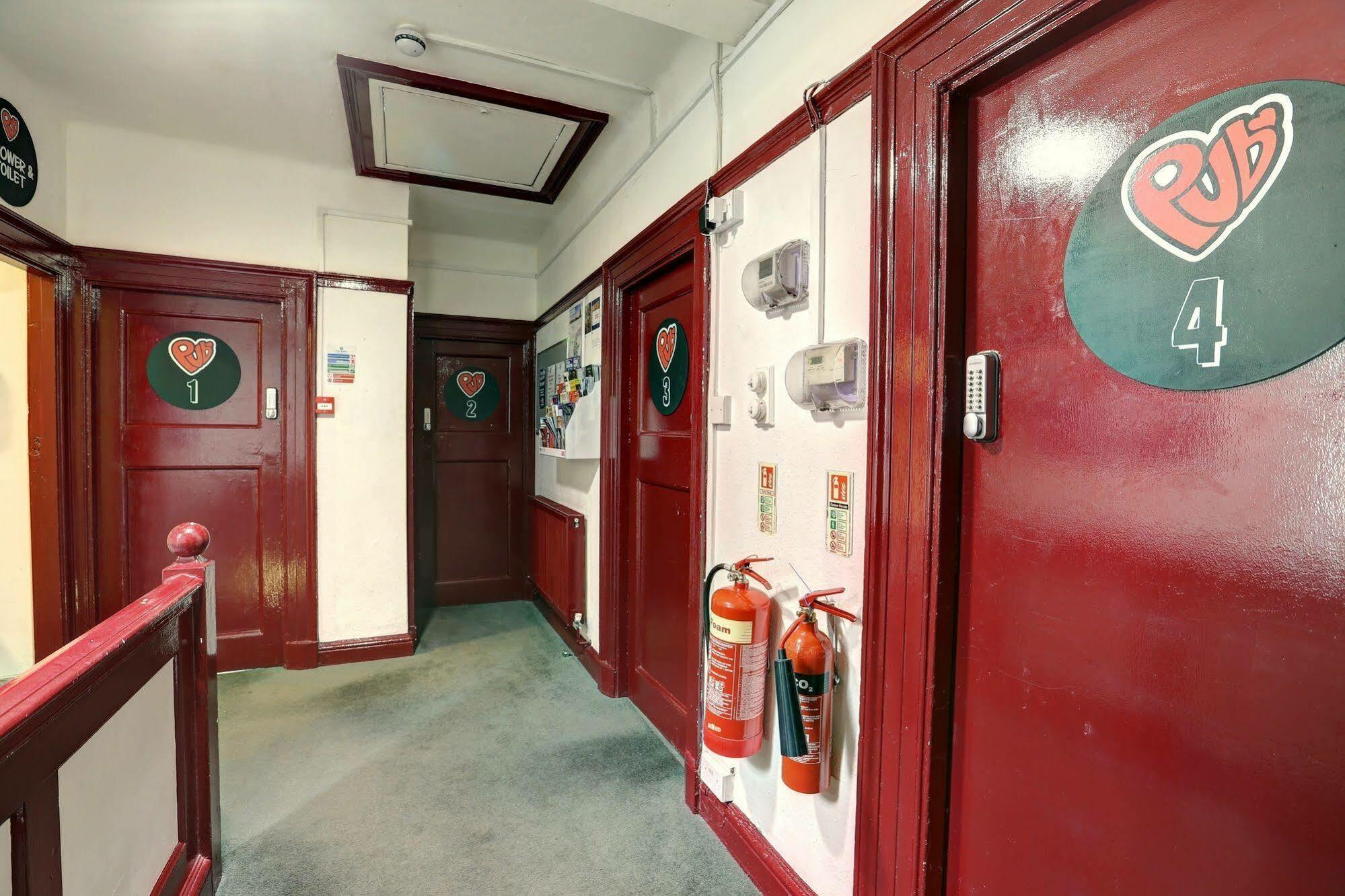 Hostal Publove @ The Steam Engine,waterloo *