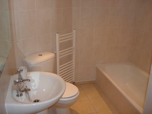 Tottenham - Good For Centre Free Parking And Contractors And Relocators Appartement Londen