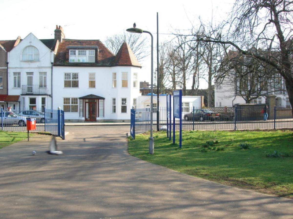 Tottenham - Good For Centre Free Parking And Contractors And Relocators *