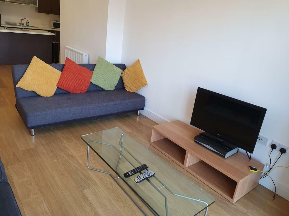 Amazing 2 Beds 2 Baths 10 Minutes To Bridge Londen
