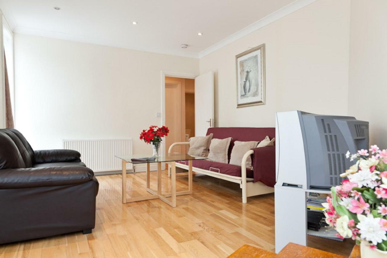 Tottenham - Good For Centre Free Parking And Contractors And Relocators Appartement Londen
