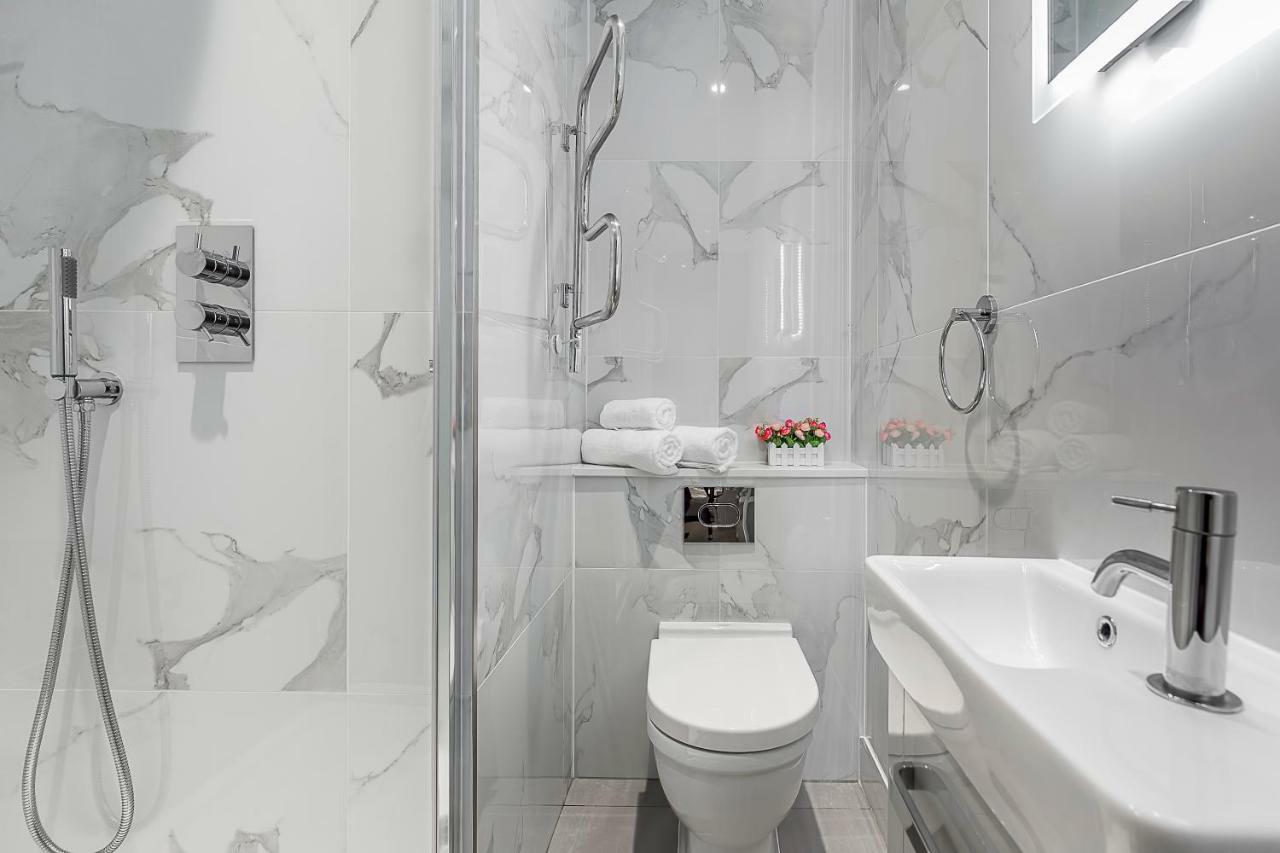Charles Dickens, Tate Modern Appartement *