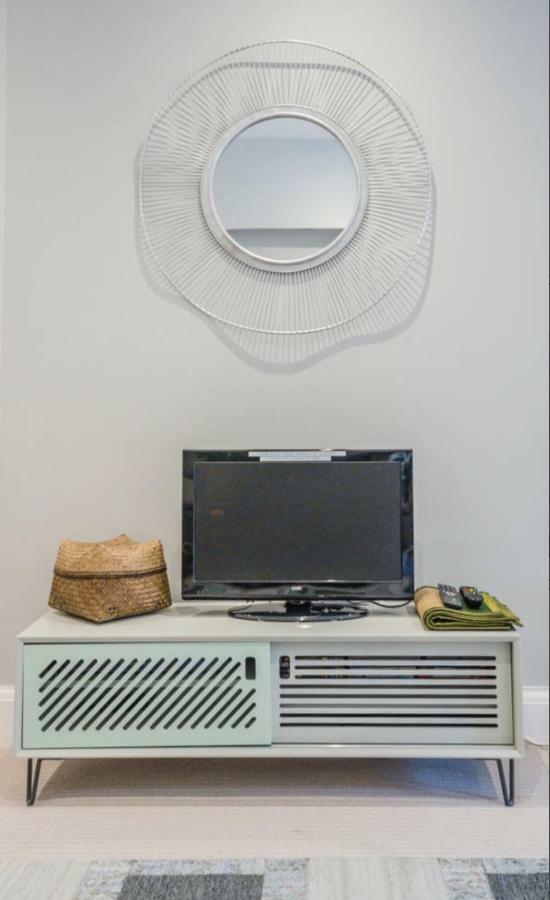Brondesbury Apartment *