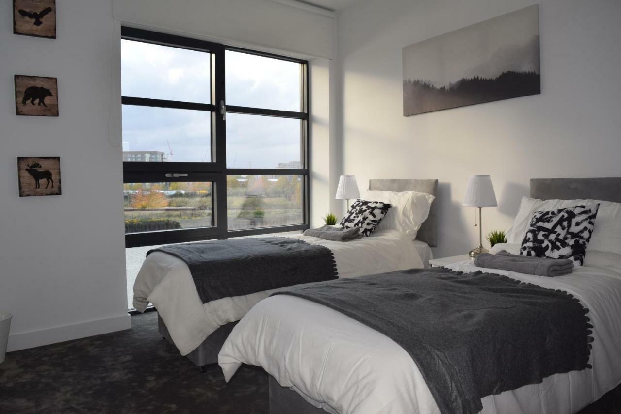 Island 3 Bedroom Luxury Apartments, Canary Wharf * Londres