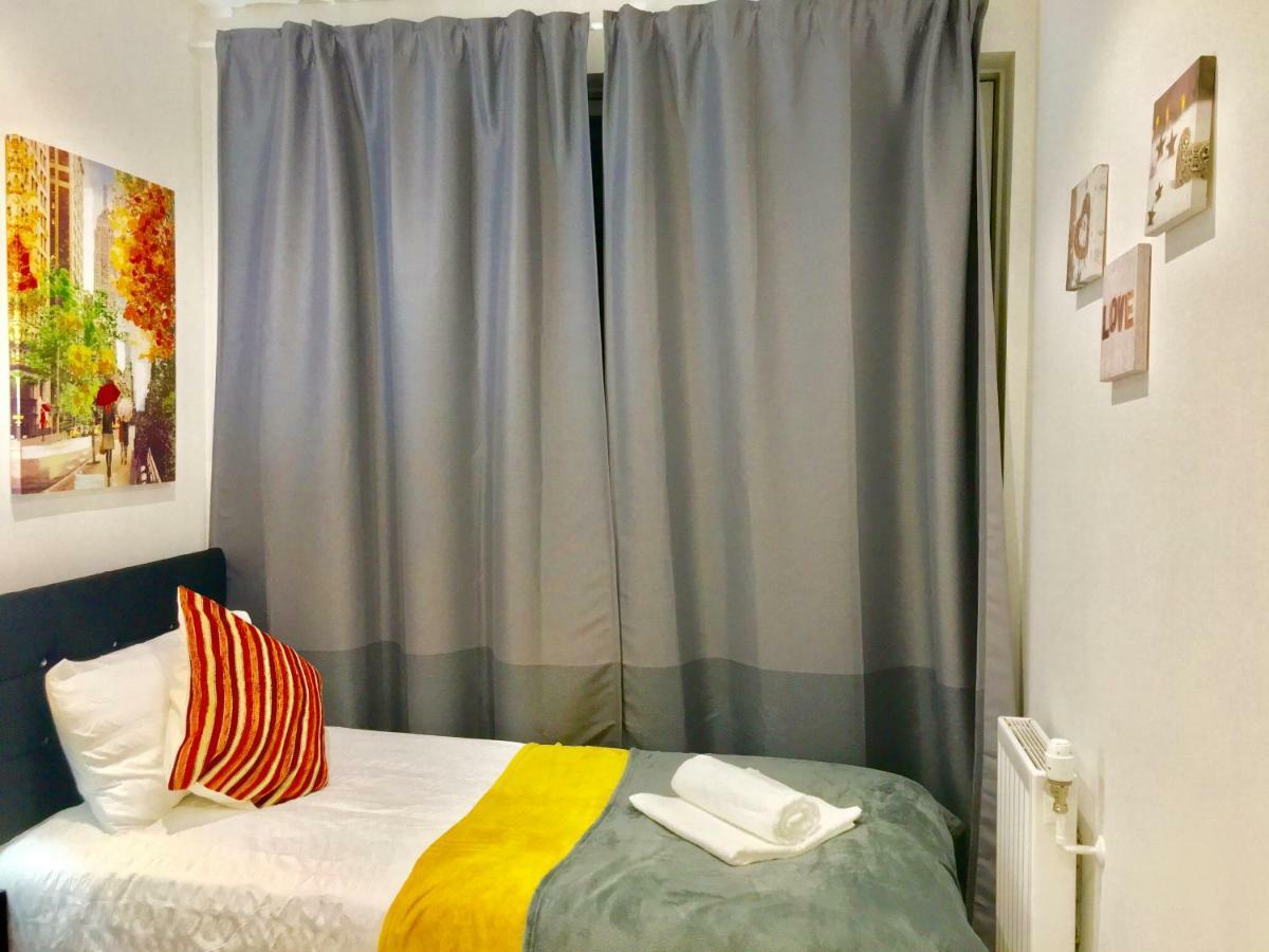 Excel 2 Bedrooms River View Londres
